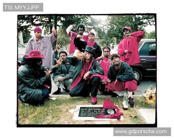 足球场上的疯狂传奇：那些让人瞠目结舌的明星故事与背后的黑暗面